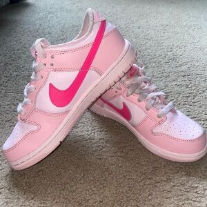 Nike Dunks Triple Pink
